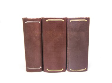 Beyaz arka plan üzerinde izole kahverengi üç kitap.