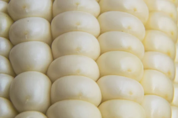 Taze, organik mısırın tam kare ve makro fotoğrafı..