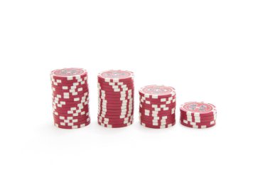 Beyaz arka plan üzerinde izole cips kumar.