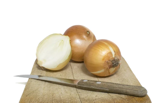 Unpeeled Onions Sit Isolated Chopping Board — Stock Photo, Image