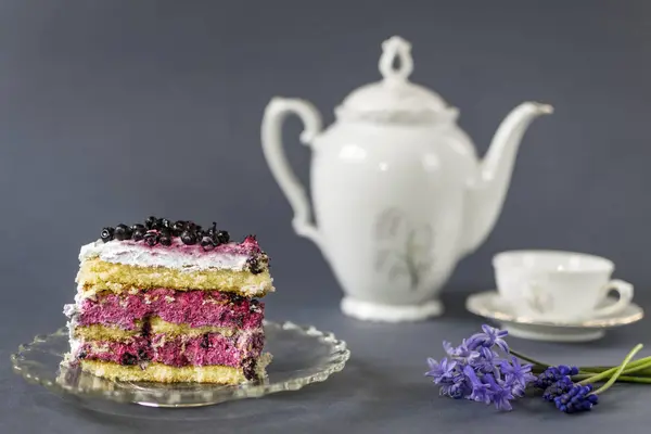 Piece Blueberry Cake Hyacinth Cup Tea Blue Background — Stock Photo, Image