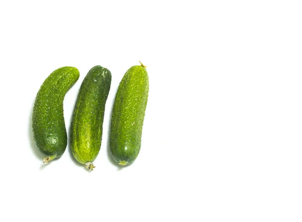 Verse Groene Komkommers Geïsoleerd Witte Achtergrond — Stockfoto