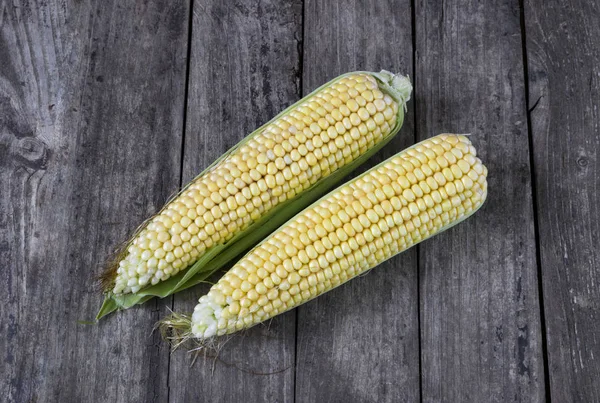 Frischer Gelber Bio Mais Auf Dem Holztisch Ansicht Von Oben — Stockfoto