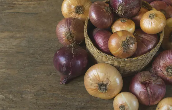 Fresh Organic Various Species Onions Basket Old Wooden Table High — Stock Photo, Image