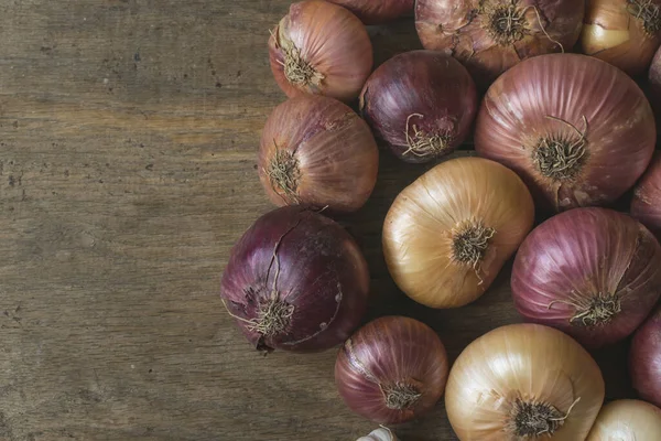 Fresh Organic Onions Old Wooden Table Space Text High Angle — Stock Photo, Image
