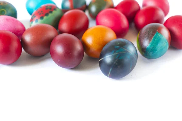 Renkli Paskalya Yumurtaları Beyaz Zemin Üzerinde Izole Edilmiş Metin Için — Stok fotoğraf