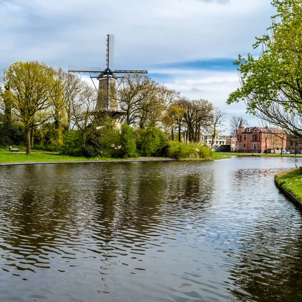 Городской пейзаж, Алкмар, Нидерланды — стоковое фото