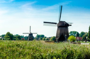 Geleneksel Hollanda yel değirmeni