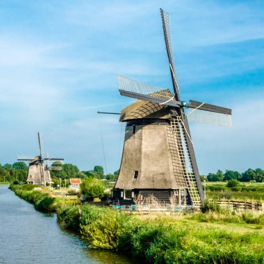 Geleneksel Hollanda yel değirmeni