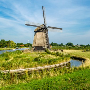 Geleneksel Hollanda yel değirmeni