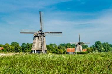 Geleneksel Hollanda yel değirmeni