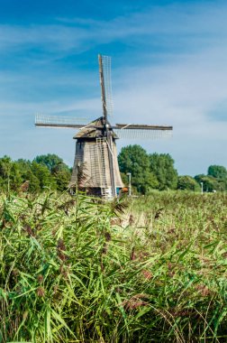 Geleneksel Hollanda yel değirmeni