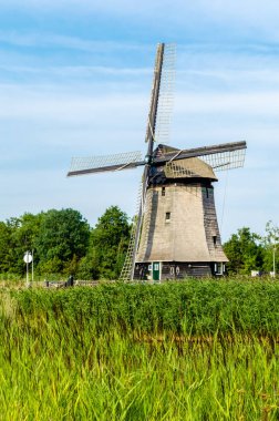 Geleneksel Hollanda yel değirmeni