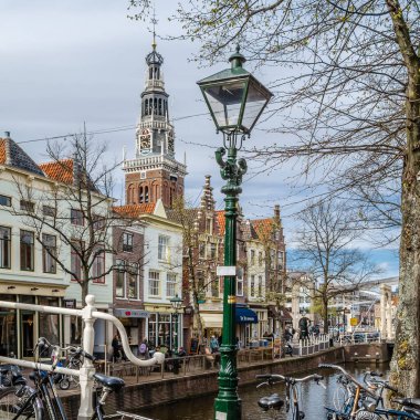 Alkmaar, Hollanda - 22 Nisan 2016: Kentsel peyzaj Alkmaar, Hollanda