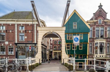 Alkmaar, Hollanda - 22 Nisan 2016: Kentsel peyzaj Alkmaar, Hollanda