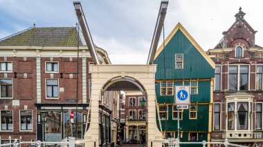 Alkmaar, Hollanda - 22 Nisan 2016: Kentsel peyzaj Alkmaar, Hollanda