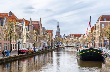 Alkmaar, Hollanda - 22 Nisan 2016: Kentsel peyzaj Alkmaar, Hollanda