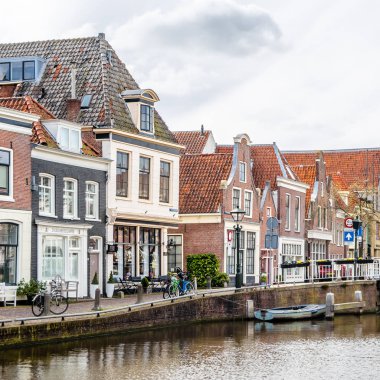 Alkmaar, Hollanda - 22 Nisan 2016: Kentsel peyzaj Alkmaar, Hollanda