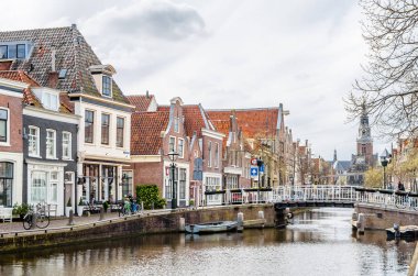 Alkmaar, Hollanda - 22 Nisan 2016: Kentsel peyzaj Alkmaar, Hollanda