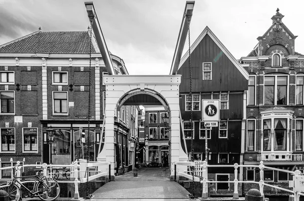 Alkmaar, Niederlande - 22. april 2016: urbane landschaft in alkmaar, niederland — Stockfoto