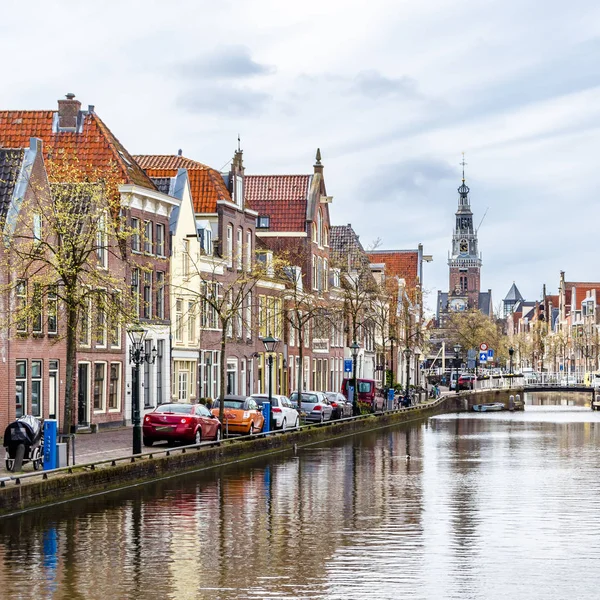Alkmaar, Hollanda - 22 Nisan 2016: Kentsel peyzaj Alkmaar, Hollanda