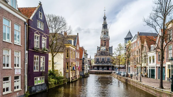 Alkmaar, Hollanda - 22 Nisan 2016: Kentsel peyzaj Alkmaar, Hollanda