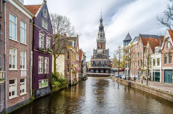 Alkmaar, Hollanda - 22 Nisan 2016: Kentsel peyzaj Alkmaar, Hollanda