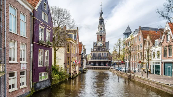 Alkmaar, Hollanda - 22 Nisan 2016: Kentsel peyzaj Alkmaar, Hollanda