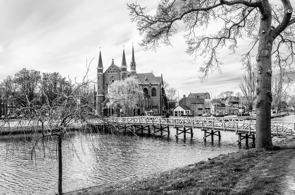 Paisaje urbano de Alkmaar en blanco y negro, Países Bajos —  Fotos de Stock