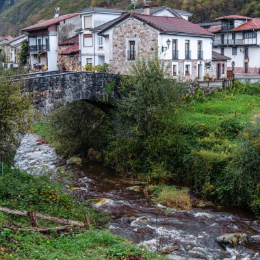 Rustik dağ köyü Kuzey İspanya