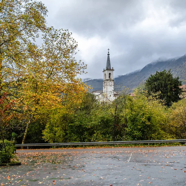 Rusztikus hegyi falu Észak-Spanyolországban — Stock Fotó