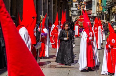 Palencia, İspanya - 24 Mart 2016: Geleneksel İspanyolca kutsal hafta alayı