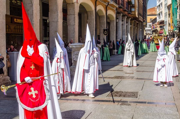 PALENCIA, SPAIN - MARCH 24, 2016: Traditional Spanish Holy Week procession — Stock Photo, Image