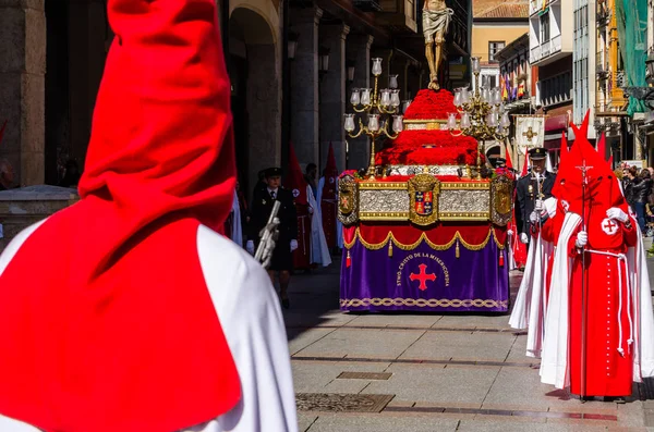 PALENCIA, ESPAÑA - 24 DE MARZO DE 2016: Procesión tradicional de la Semana Santa española —  Fotos de Stock