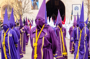 Geleneksel İspanyolca kutsal hafta alay sokaklarda Palencia, İspanya
