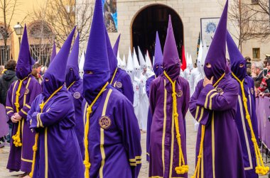 Geleneksel İspanyolca kutsal hafta alay sokaklarda Palencia, İspanya