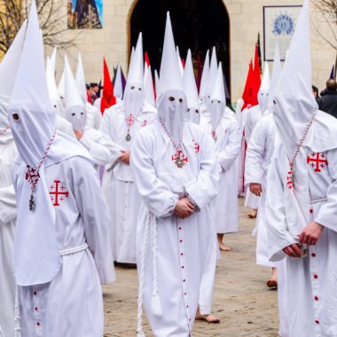 Geleneksel İspanyolca kutsal hafta alay sokaklarda Palencia, İspanya