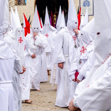 Geleneksel İspanyolca kutsal hafta alay sokaklarda Palencia, İspanya