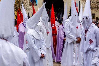 Geleneksel İspanyolca kutsal hafta alay sokaklarda Palencia, İspanya