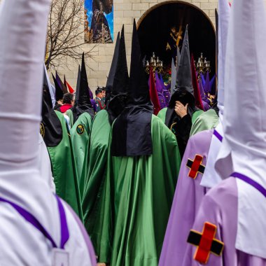 Geleneksel İspanyolca kutsal hafta alay sokaklarda Palencia, İspanya