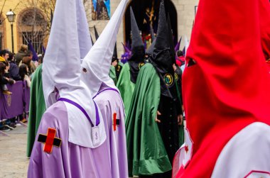 Geleneksel İspanyolca kutsal hafta alay sokaklarda Palencia, İspanya