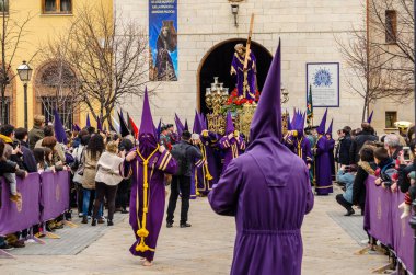 Geleneksel İspanyolca kutsal hafta alay sokaklarda Palencia, İspanya