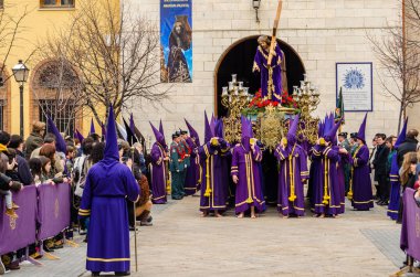 Geleneksel İspanyolca kutsal hafta alay sokaklarda Palencia, İspanya