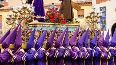 Geleneksel İspanyolca kutsal hafta alay sokaklarda Palencia, İspanya