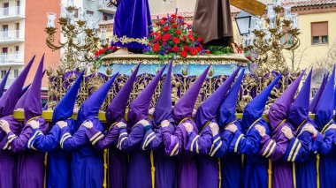 Geleneksel İspanyolca kutsal hafta alay sokaklarda Palencia, İspanya