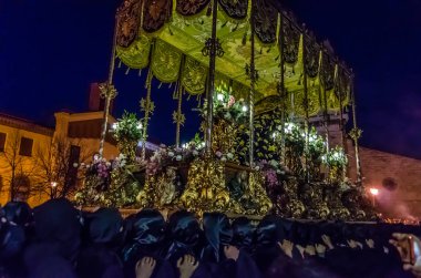 Geleneksel İspanyolca kutsal hafta alay sokaklarda Palencia, İspanya