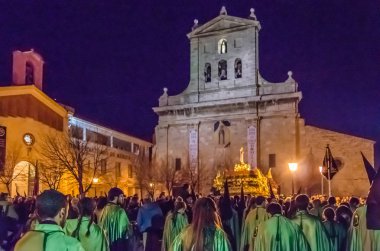 Geleneksel İspanyolca kutsal hafta alay sokaklarda Palencia, İspanya