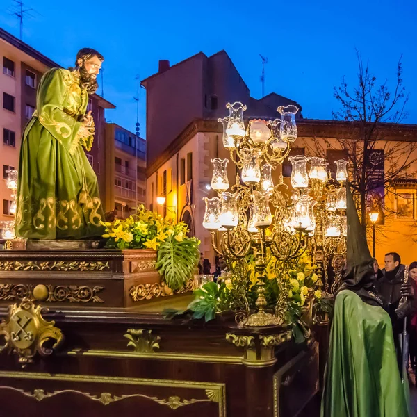 Procissão tradicional da Semana Santa Espanhola nas ruas de Palencia, Espanha — Fotografia de Stock