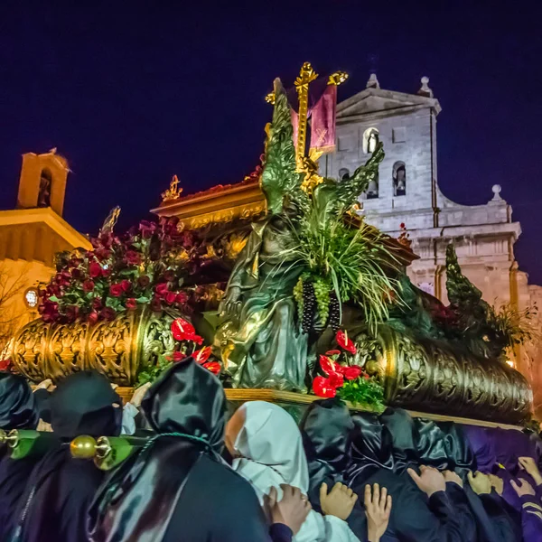 Procession traditionnelle espagnole de la Semaine Sainte dans les rues de Palencia, Espagne — Photo