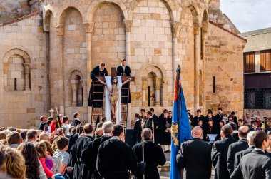 Zamora, İspanya - 25 Mart 2016: Geleneksel İspanyolca kutsal hafta (Semana Noel Baba) alay üzerinde Kutsal Cuma sokaklarda Zamora (Castilla y Leon), İspanya